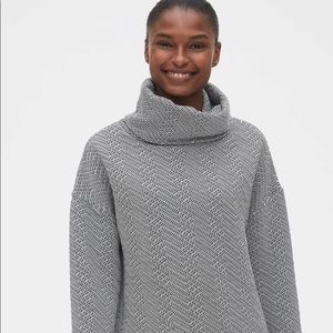 Gap fit funnelneck sweatshirt